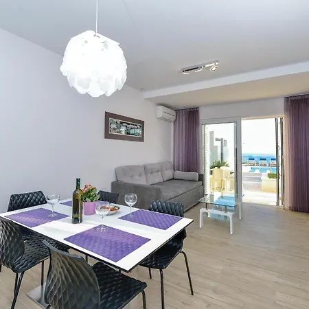 Apartment Amazing In Rogoznica With Sauna *