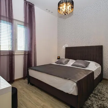 Amazing In Rogoznica With Sauna * Rogoznica (Sibenik-Knin)