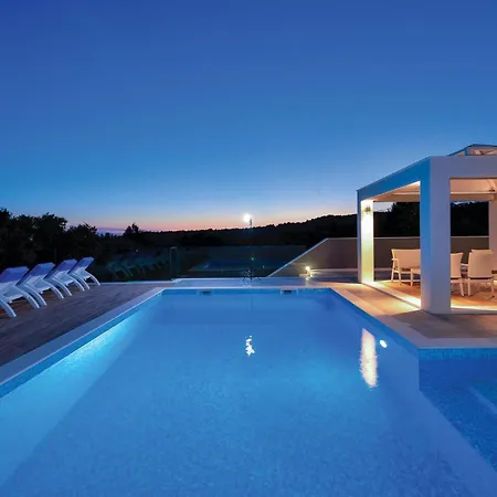 Appartement Amazing In *