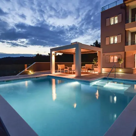 Amazing In Rogoznica With Sauna Apartment